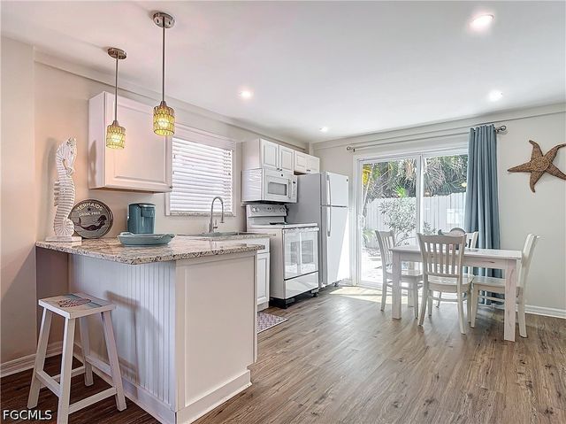 170 Pearl ST, Fort Myers Beach, FL 33931