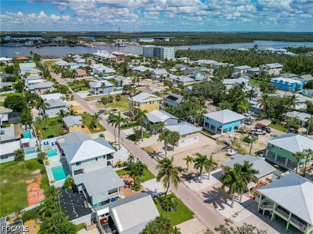 170 Pearl ST, Fort Myers Beach, FL 33931