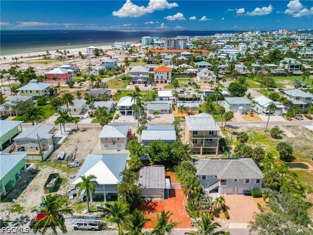 170 Pearl ST, Fort Myers Beach, FL 33931