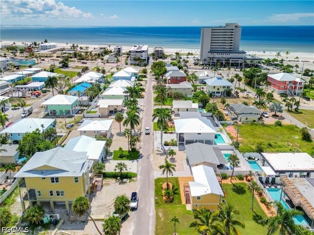 170 Pearl ST, Fort Myers Beach, FL 33931