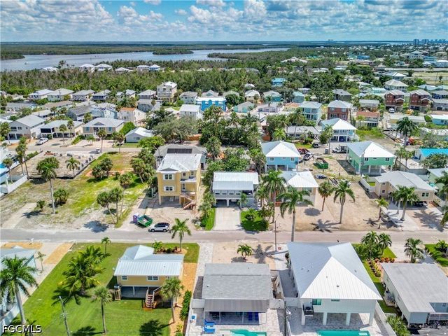 170 Pearl ST, Fort Myers Beach, FL 33931