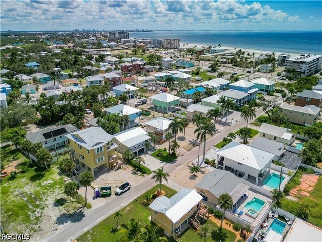 170 Pearl ST, Fort Myers Beach, FL 33931