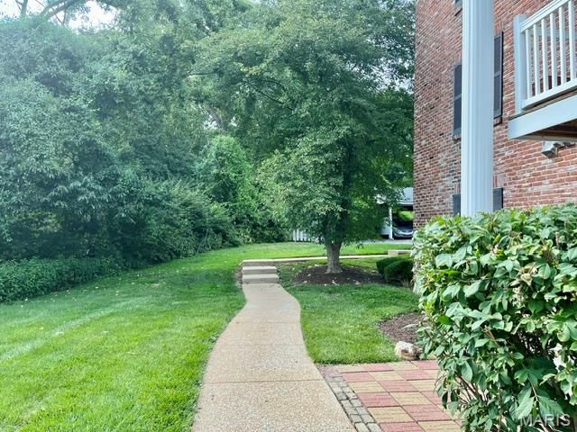 1942 Marine Terrace Drive F, St Louis, MO 63146