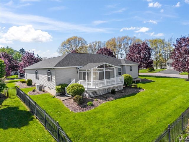 132 Lorian Drive, Salina, NY 13212