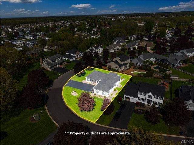 132 Lorian Drive, Salina, NY 13212