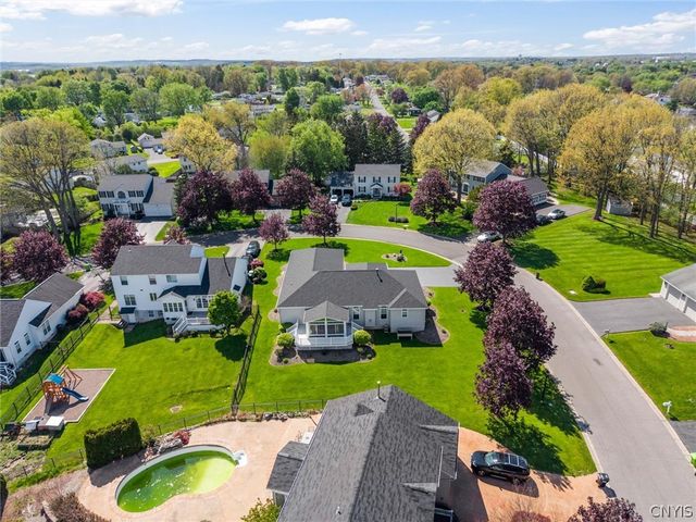 132 Lorian Drive, Salina, NY 13212