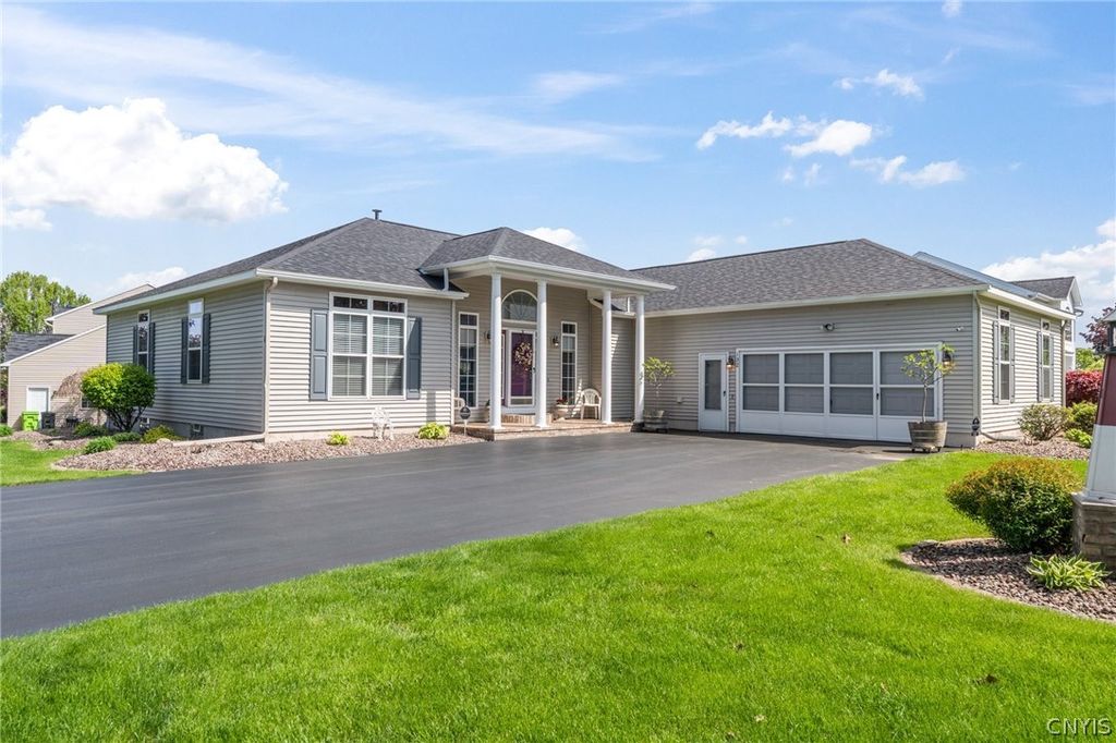 132 Lorian Drive, Salina, NY 13212