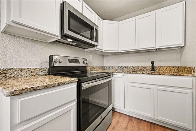 1137 OAKLAND Avenue, Kansas City, KS 66102