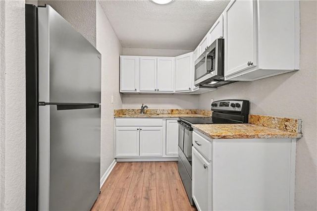 1137 OAKLAND Avenue, Kansas City, KS 66102