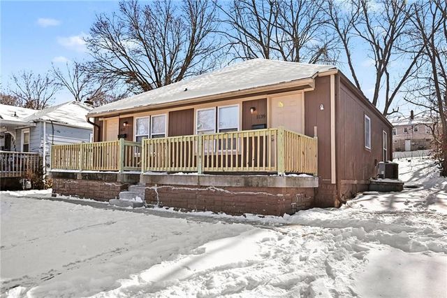 1137 OAKLAND Avenue, Kansas City, KS 66102