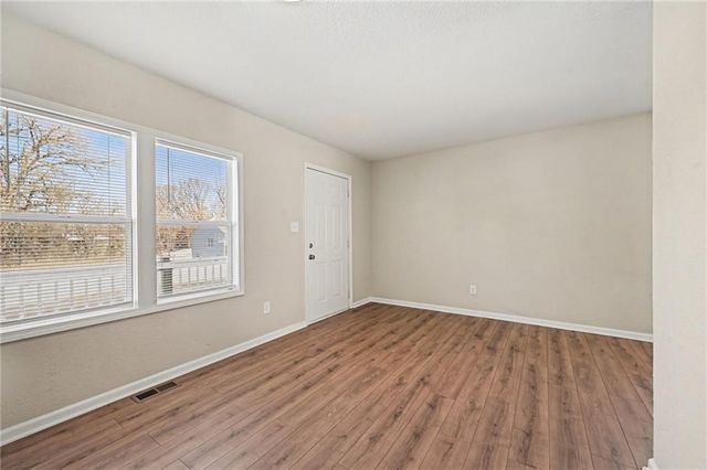 1137 OAKLAND Avenue, Kansas City, KS 66102