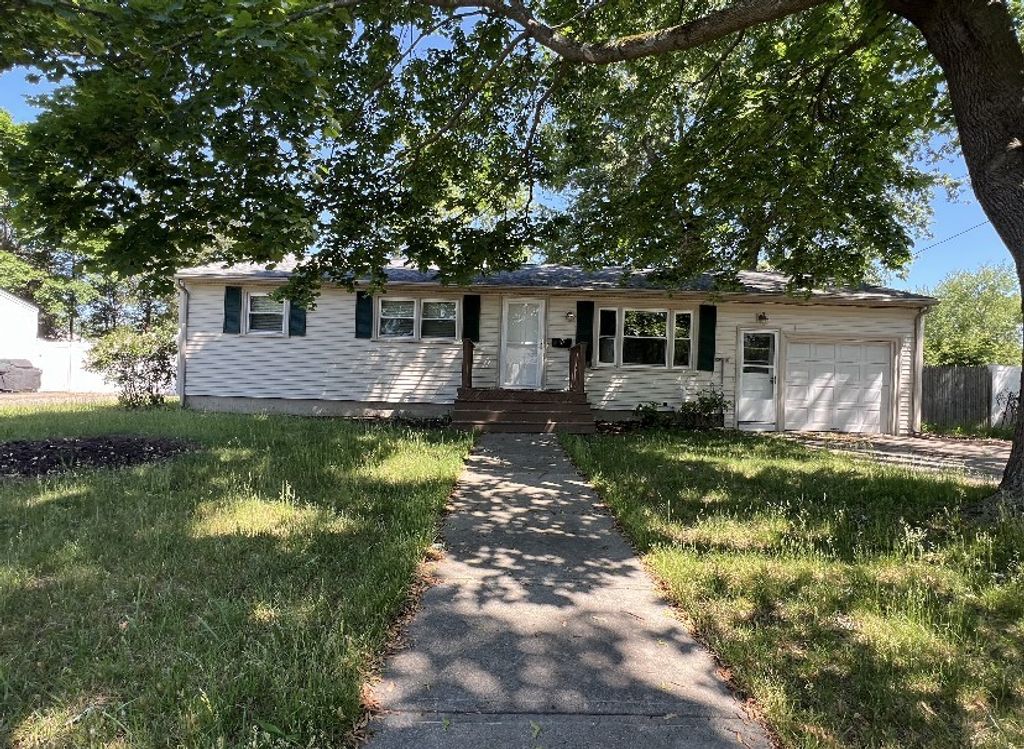 23 Perkins Street, Warwick, RI 02886