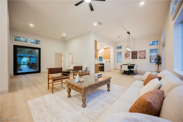 925 Granger Farm Way, Las Vegas, NV 89145