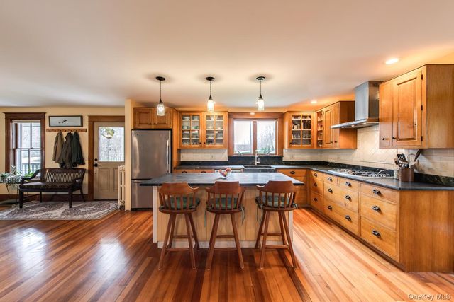 949 Freedom Road, Pleasant Valley, NY 12569