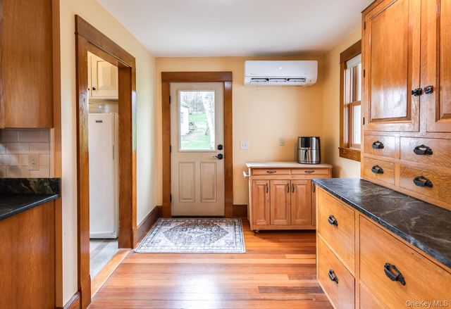 949 Freedom Road, Pleasant Valley, NY 12569