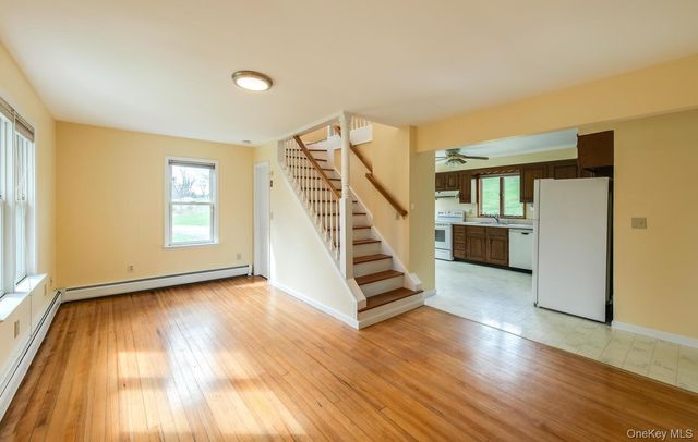 949 Freedom Road, Pleasant Valley, NY 12569