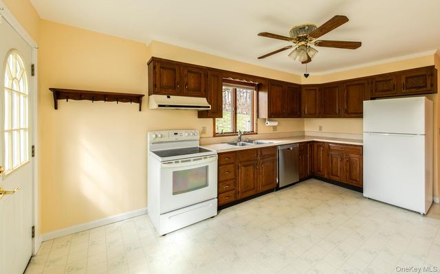 949 Freedom Road, Pleasant Valley, NY 12569