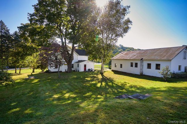 949 Freedom Road, Pleasant Valley, NY 12569