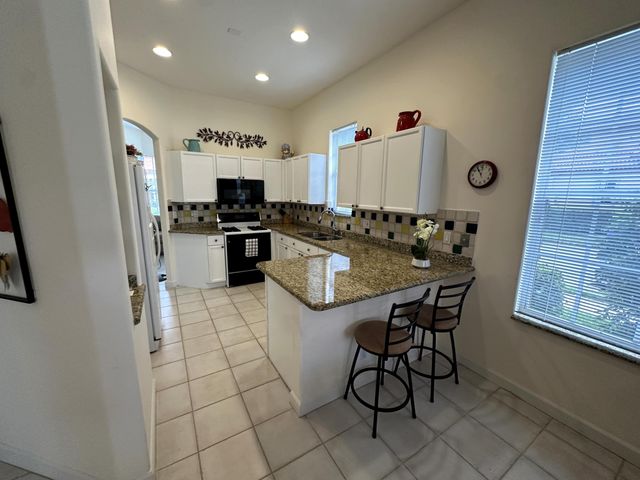 77 Spyglass Way N, Palm Beach Gardens, FL 33418