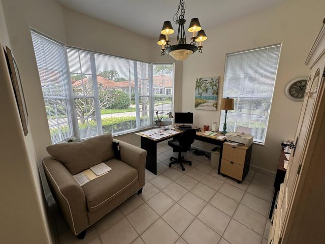 77 Spyglass Way N, Palm Beach Gardens, FL 33418