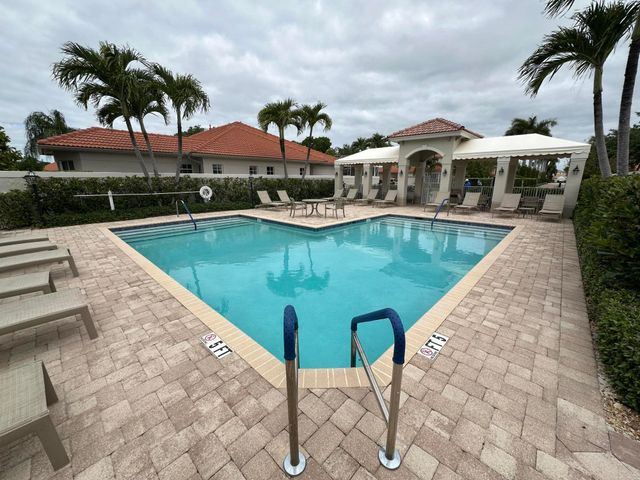 77 Spyglass Way N, Palm Beach Gardens, FL 33418