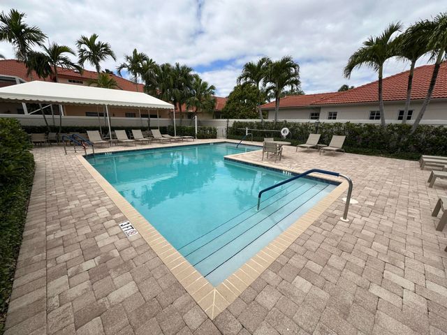 77 Spyglass Way N, Palm Beach Gardens, FL 33418