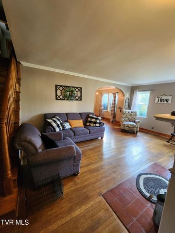 310 Northeast Centre Avenue, Coeburn, VA 24230