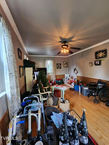 310 Northeast Centre Avenue, Coeburn, VA 24230