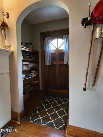 310 Northeast Centre Avenue, Coeburn, VA 24230