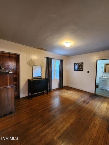 310 Northeast Centre Avenue, Coeburn, VA 24230