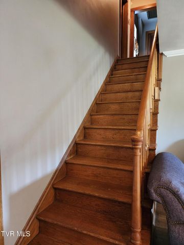 310 Northeast Centre Avenue, Coeburn, VA 24230