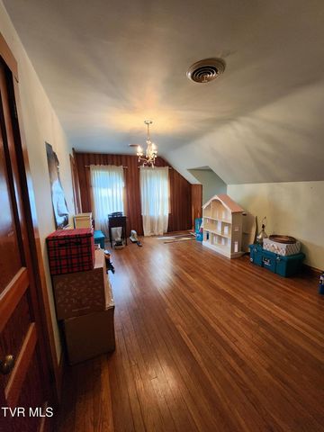 310 Northeast Centre Avenue, Coeburn, VA 24230