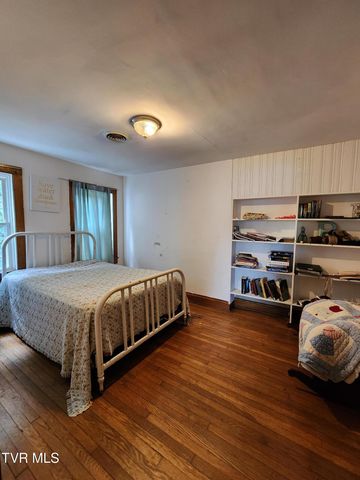 310 Northeast Centre Avenue, Coeburn, VA 24230