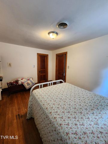 310 Northeast Centre Avenue, Coeburn, VA 24230