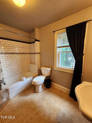 310 Northeast Centre Avenue, Coeburn, VA 24230