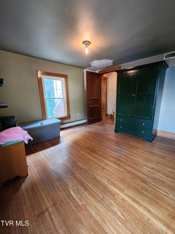 310 Northeast Centre Avenue, Coeburn, VA 24230