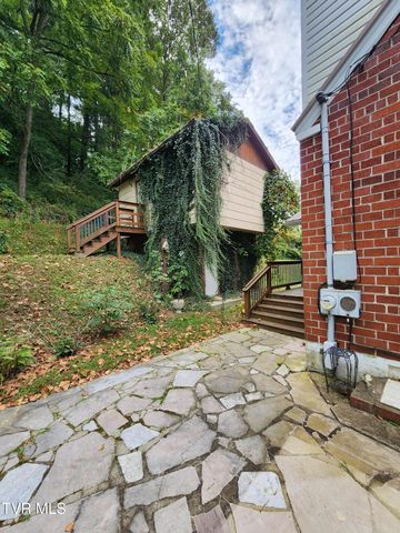 310 Northeast Centre Avenue, Coeburn, VA 24230