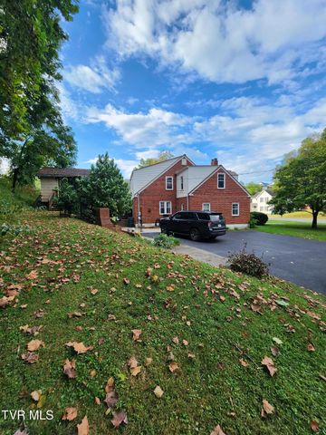 310 Northeast Centre Avenue, Coeburn, VA 24230