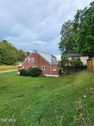 310 Northeast Centre Avenue, Coeburn, VA 24230