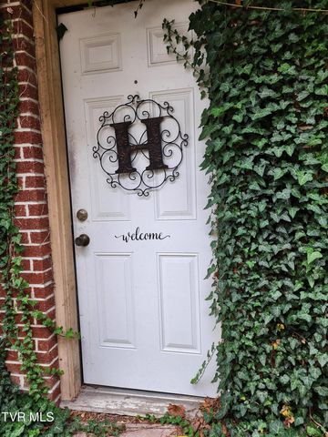 310 Northeast Centre Avenue, Coeburn, VA 24230