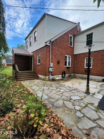 310 Northeast Centre Avenue, Coeburn, VA 24230