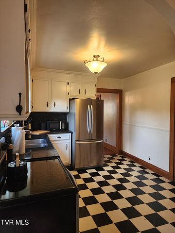 310 Northeast Centre Avenue, Coeburn, VA 24230