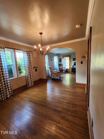 310 Northeast Centre Avenue, Coeburn, VA 24230