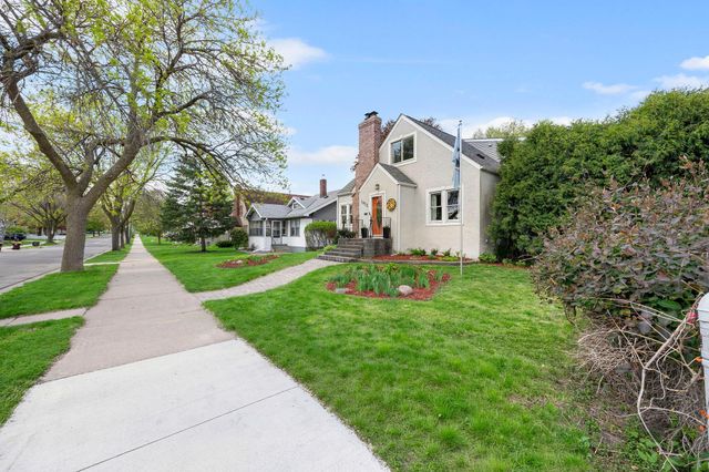 1033 Smith Avenue S, West Saint Paul, MN 55118