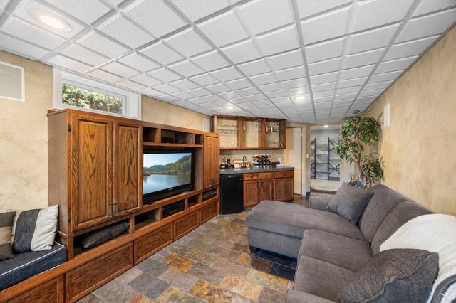 1033 Smith Avenue S, West Saint Paul, MN 55118