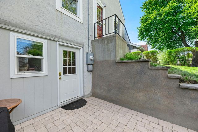 1033 Smith Avenue S, West Saint Paul, MN 55118
