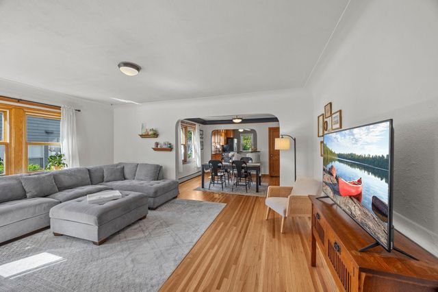 1033 Smith Avenue S, West Saint Paul, MN 55118