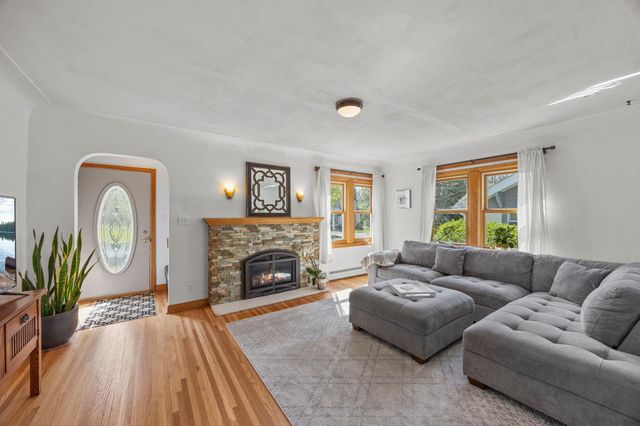 1033 Smith Avenue S, West Saint Paul, MN 55118