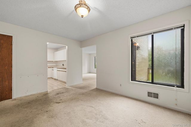 6 Ryan Court, Nanuet, NY 10954