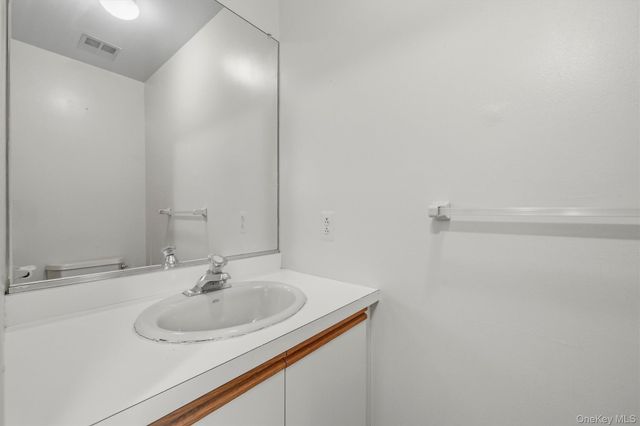 6 Ryan Court, Nanuet, NY 10954